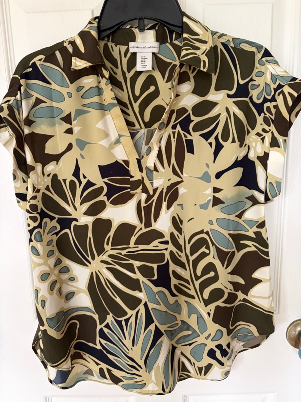 cupcakes & cashmere Olive, Cream and Blue Botanical Short-Sleeve Blouse